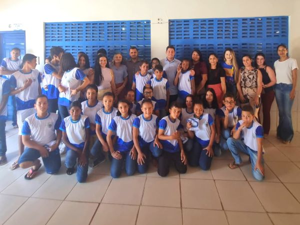 Prefeitura de Santana do Cariri realiza entrega de novos uniformes escolares.
